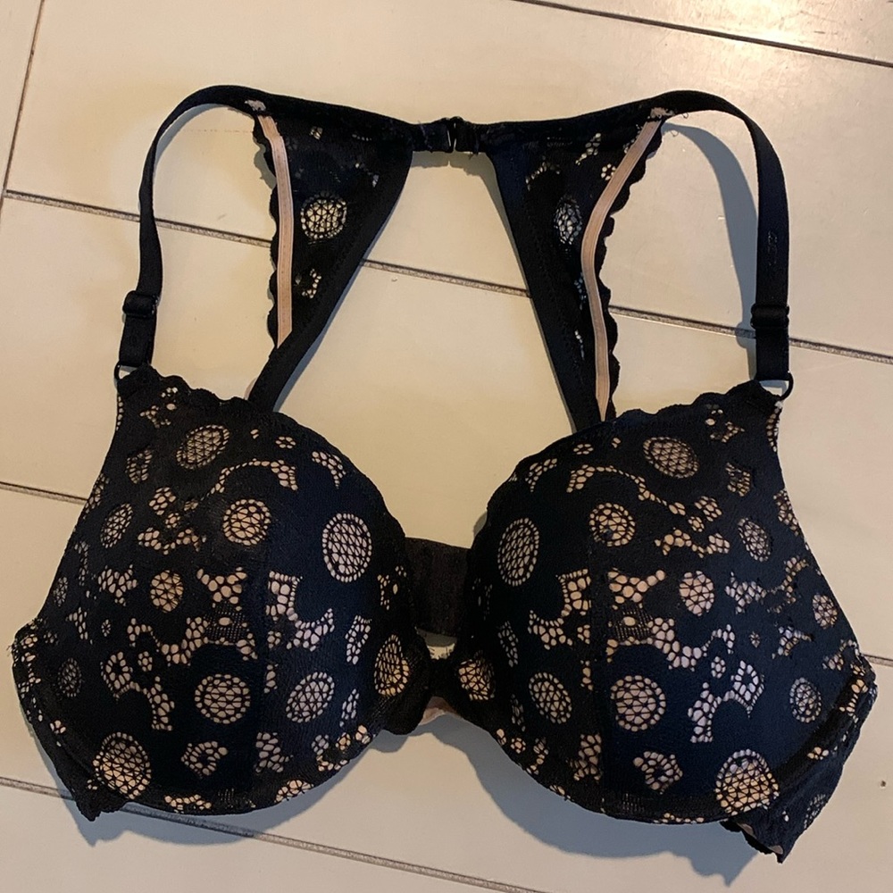 Aerie 34D lace bra black over cream w/2 clasps for pretty detail & extra…